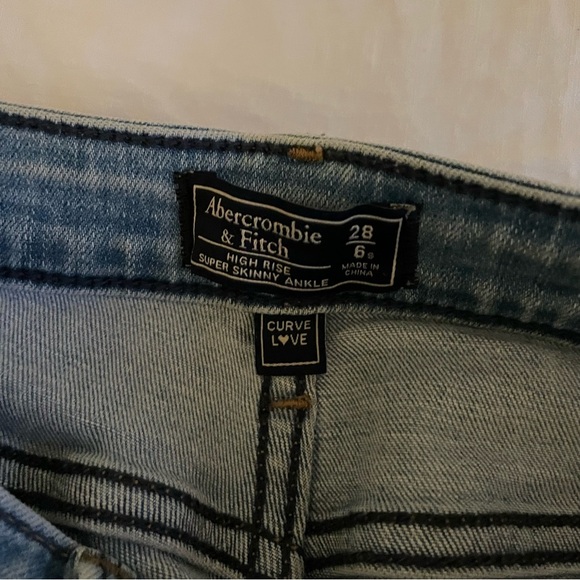 Abercrombie & Fitch Curve Love High Rise Super Skinny Ankle Distressed Jean 6S - Picture 6 of 7
